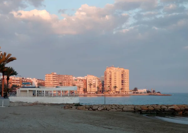 Puesta de sol en la playa de Torrevieja. Costa Blanca. España —  Fotos de Stock