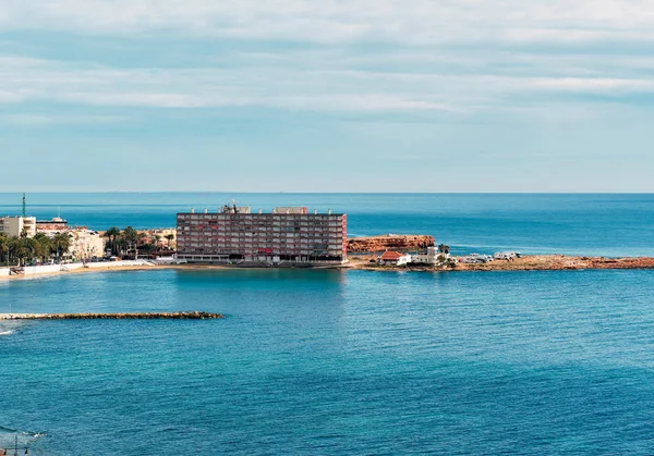 Wohnhäuser an der Küste torrevieja. Spanien — Stockfoto