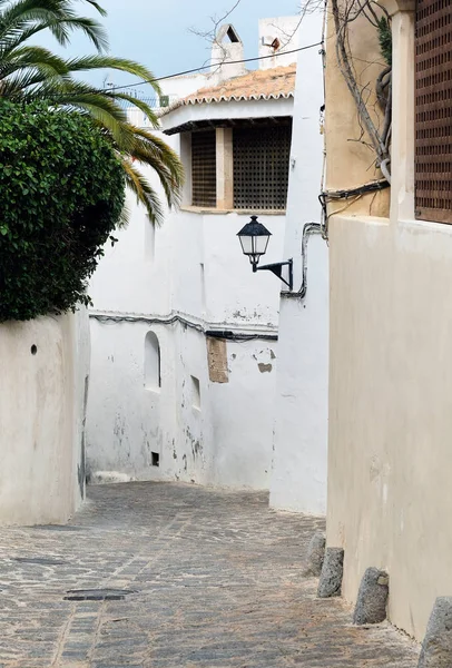 Prázdné Dlážděných Bílo Mytých Ulice Starého Města Ibiza Eivissa Baleárské — Stock fotografie