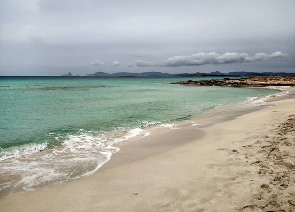 Witte Zand Turquoise Water Het Strand Orense Formentera Balearen Spanje — Stockfoto