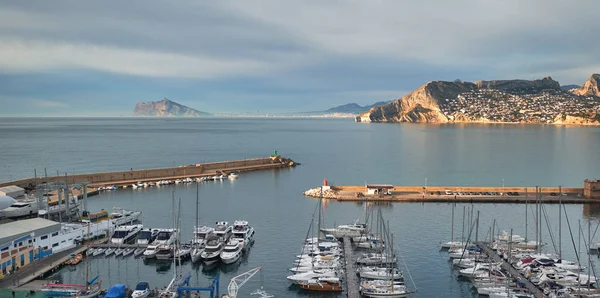 Calpe 'deki sakin Akdeniz manzaralı resim manzarası — Stok fotoğraf