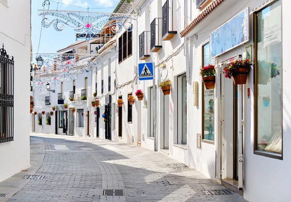 Mijas calle lavada blanca, pequeño pueblo famoso en España. Charmi. —  Fotos de Stock