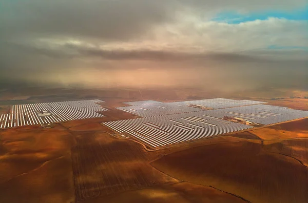 Luchtfoto drone standpunt foto Gemasolar Geconcentreerde zonne-energiecentrale Csp — Stockfoto