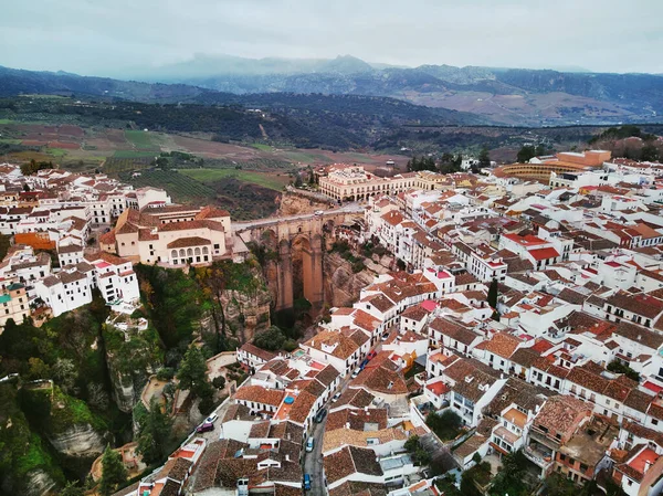 空中摄影龙达市景观 住宅建筑外天台 新桥惊艳峡谷 西班牙马拉加Costa Del Sol — 图库照片