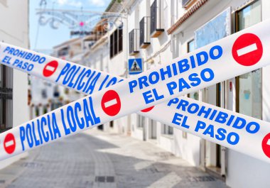 Mijas sokağı karantinaya aldı. Salgın hastalıklar nedeniyle halka açık yerler kapalı. Karantina küresel olarak enfeksiyon yayıyor. Covid-19 koronavirüs hattını yasaklayın. Giriş konsepti yok.