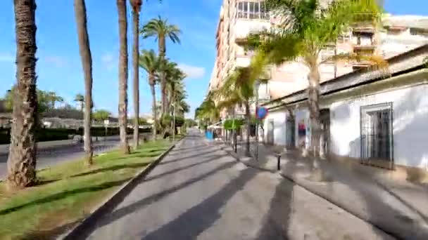 托雷维耶亚 西班牙 2020年3月30日 空旷的城市道路 没有汽车陆地上的车辆由于检疫期间造成的日冕病毒大流行 西班牙科斯塔布兰卡阿利坎特省Torrevieja — 图库视频影像