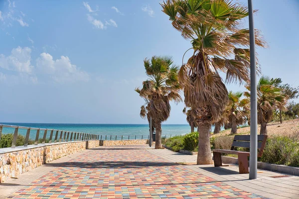 Pilar Horadada Passeio Pavimentado Vazio Perto Mar Mediterrâneo Durante Tempo — Fotografia de Stock