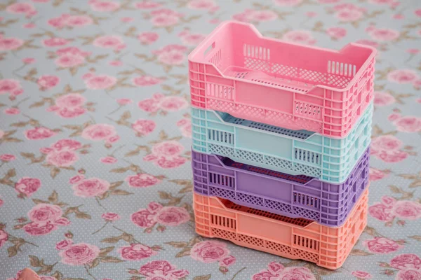 Conjunto de pequeñas cajas de plástico coloridas — Foto de Stock