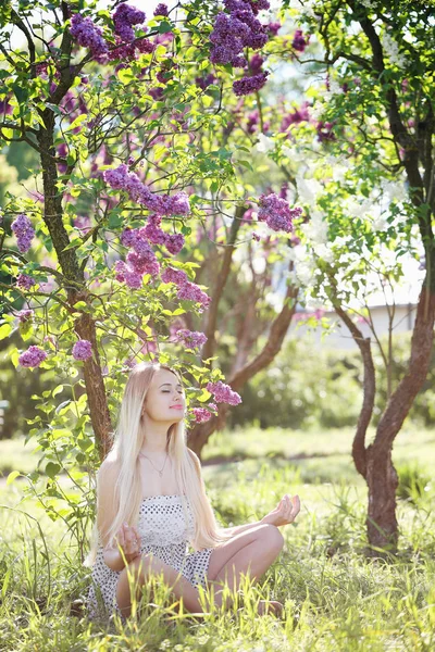 Woman in the lotus position — Stock Photo, Image