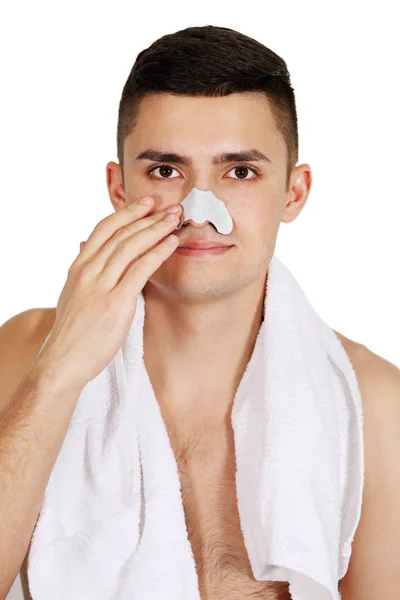 Seorang pria membersihkan hidung — Stok Foto