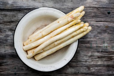 Ham organik beyaz kuşkonmaz