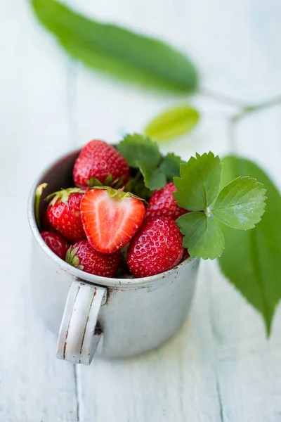 Strawberries in metal cup — Stock Photo, Image