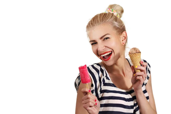 Žena se zmrzlinou — Stock fotografie