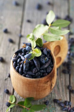 Berry Hanımeli ahşap bir fincan