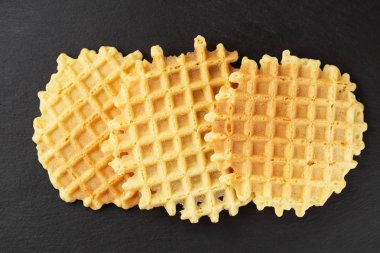 Üç çıtır gofret