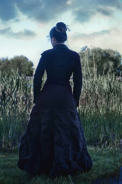 A woman in antique clothes — Stock Photo, Image