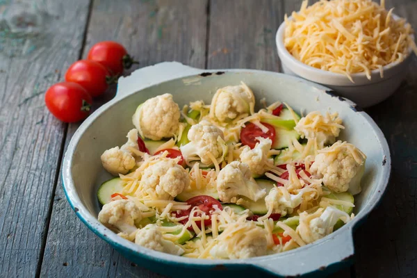 Verduras frescas con queso —  Fotos de Stock