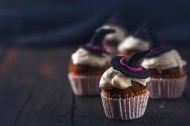 Cupcake bir cadı şapka