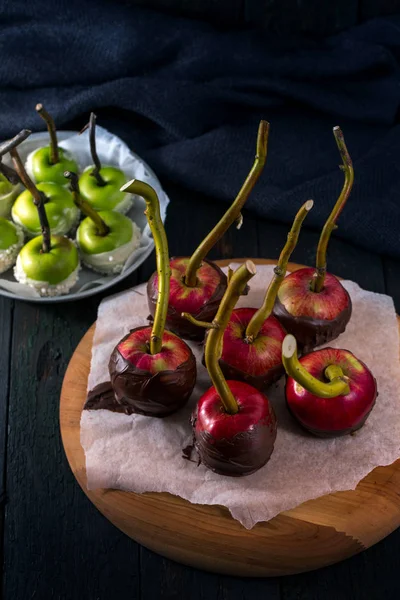 kırmızı ve yeşil elmalar