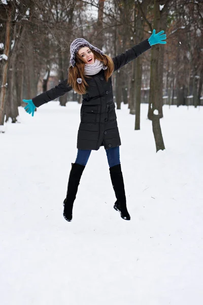 Mujer al aire libre en invierno —  Fotos de Stock