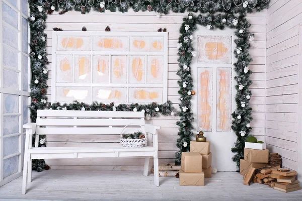 Noel dekorasyonu ile dekoratif sundurma