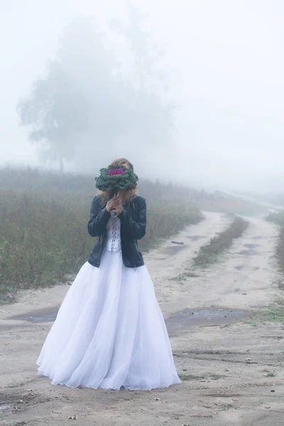Bride in hands in a fog — Stock Photo, Image