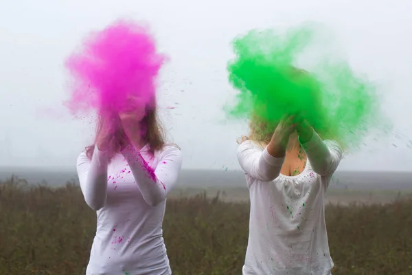 Two girls with the paint holi — Stock Photo, Image