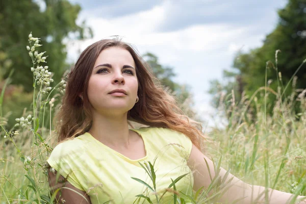 Woman on a meadow — Stock Photo, Image
