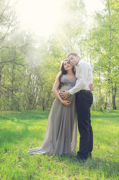 Zachte liefdevolle in het park — Stockfoto