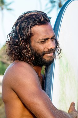 Bir sörfçü bir portresi