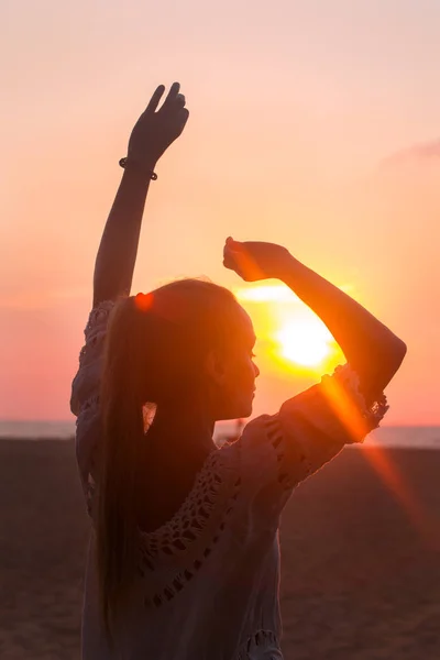 Retrato na luz de fundo — Fotografia de Stock