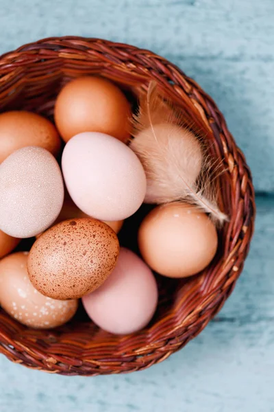 Eier im Korb, Nahaufnahme — Stockfoto