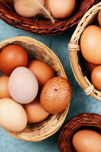 Eggs in baskets, close-up — Stock Photo, Image