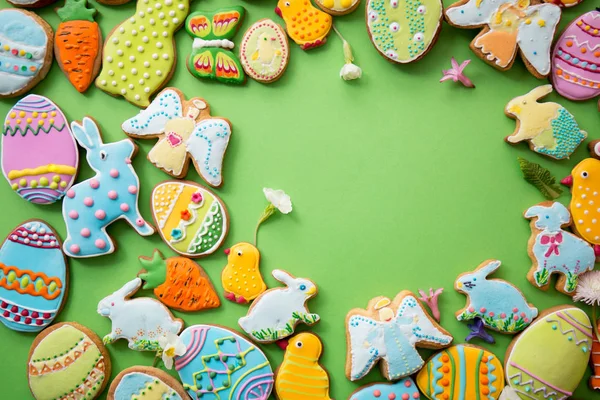 Easter gingerbread in multicolored glaze — Stock Photo, Image