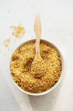 bir kapta, güneşin Bulgur