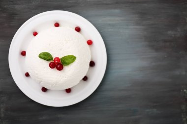 Paskalya süzme peynir tatlısı, üstten görünüm