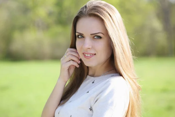 Young beautiful lady — Stock Photo, Image