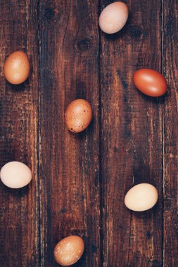 arka plan üzerinde kahverengi yumurta