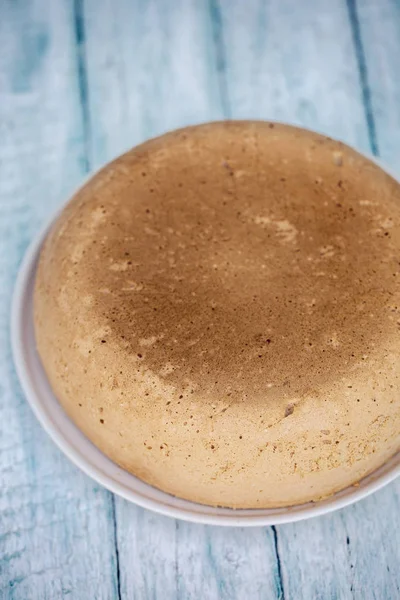 Galleta de pastel en una mesa de madera —  Fotos de Stock