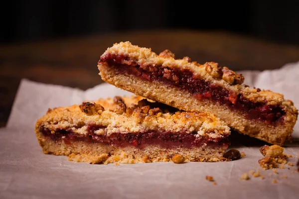 Reçelli ızgara kek.