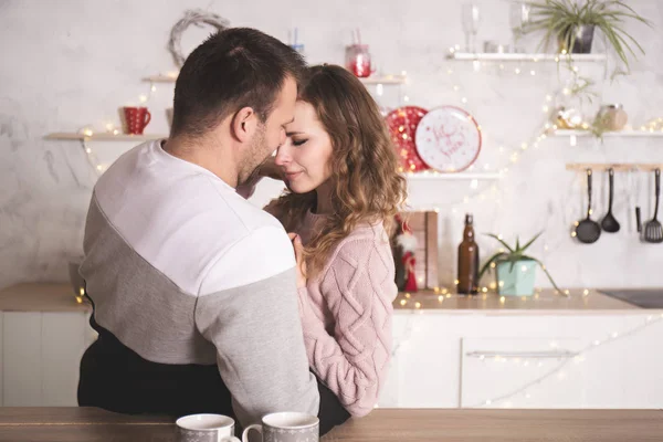 Casal na cozinha — Fotografia de Stock