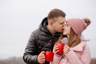 Kadehli yumuşak bir çift.