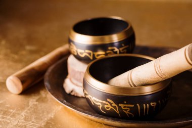 İyileşmek için şarkı söylemek, Reiki konsepti..