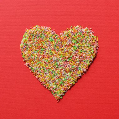 Kalp şekli çok renkli şeker şeker - Modern minima yapılır