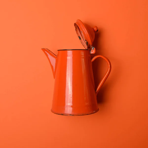 Retro narancs teáskanna narancssárga háttér - minimalizmus — Stock Fotó