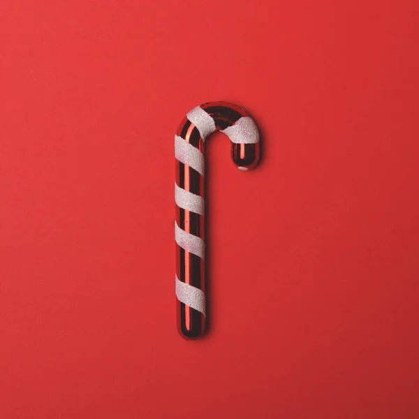 Striped candy cane Kerstdecoratie - Flat lag minimale desig — Stockfoto