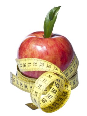 ölçme üzerinde beyaz izole bant ile taze kırmızı lezzetli elma