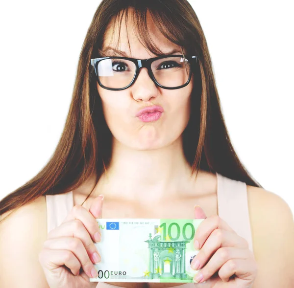 Mujer hermosa sosteniendo un billete de euro con mirada divertida — Foto de Stock