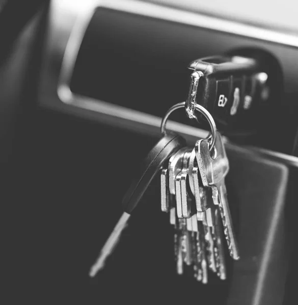 Car keys in black and white — Stock Photo, Image