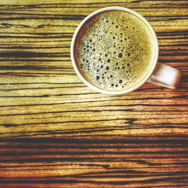 Taze köpüklü kahve yakın çekim — Stok fotoğraf